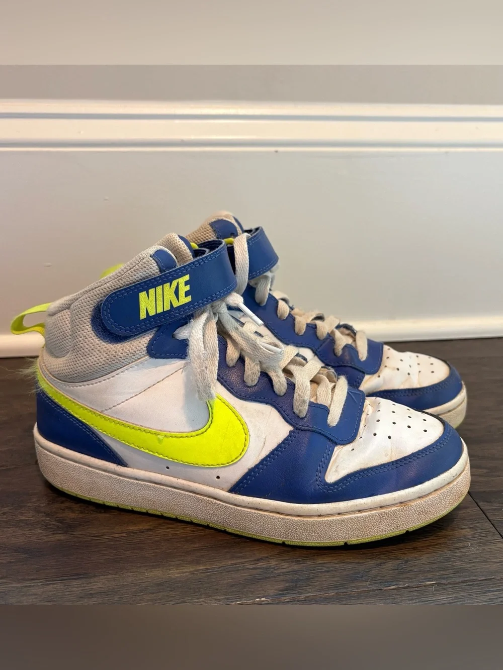 Big Boys Nike Court Borough Mid 2 Sneaker sz 6